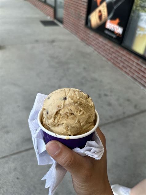 3 pugs creamery|ice cream wrentham ma.
